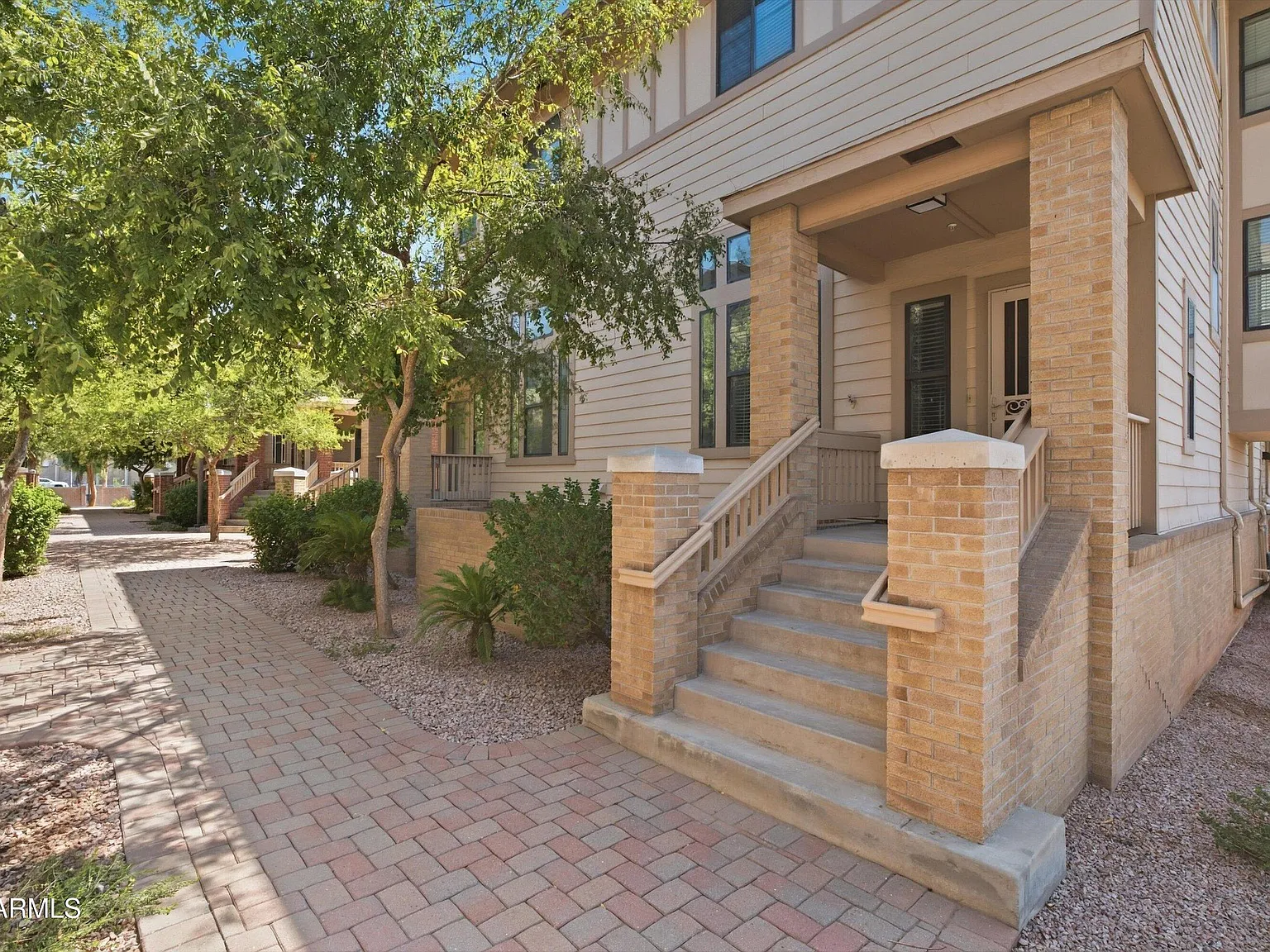 3 bed, 3.0 bath, 1218 sqft, $3,300 — Photo 2