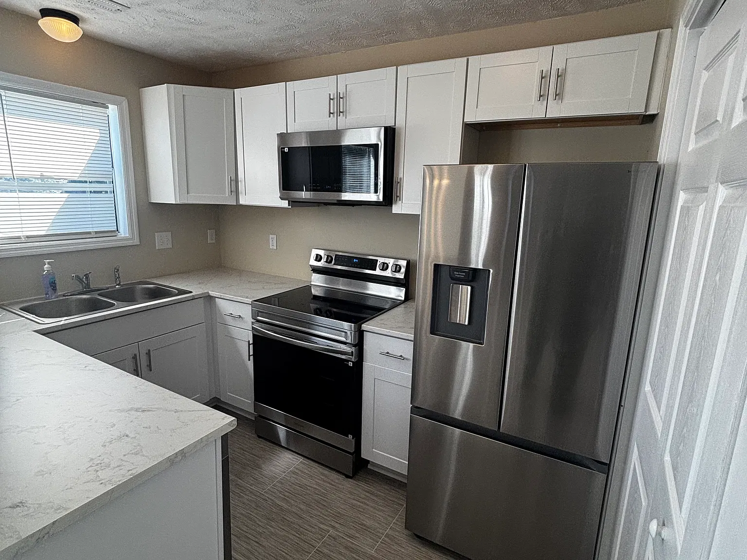 3 bed, 1400 sqft, $1,550 — Photo 2