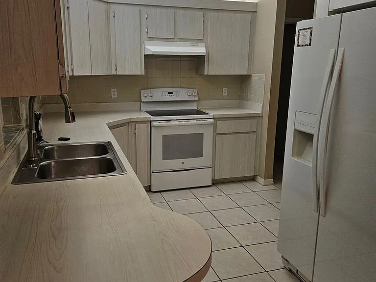 118 Edison St — Photo 17