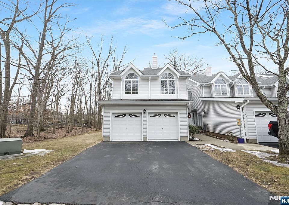 1st image of 17 Foxwood Sq S