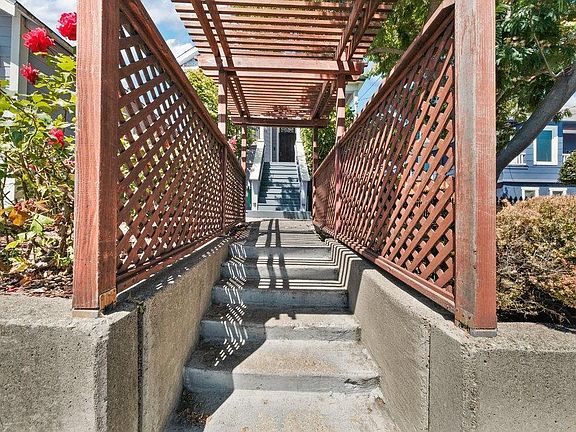 3rd image of 1905 Sacramento St