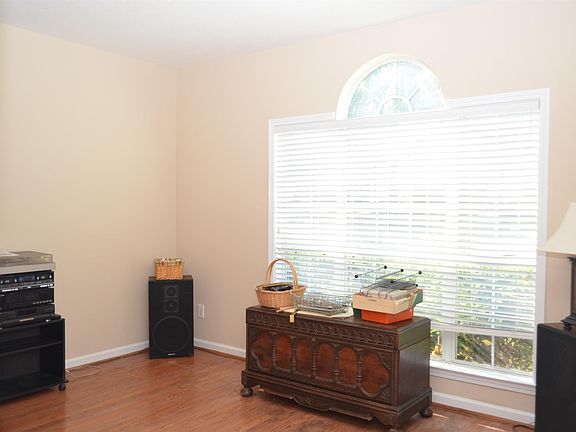 5th image of 5800 Marchester Cir
