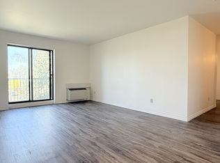 2940 Elsmere Ave #207, Windsor, ON N8X 5A9