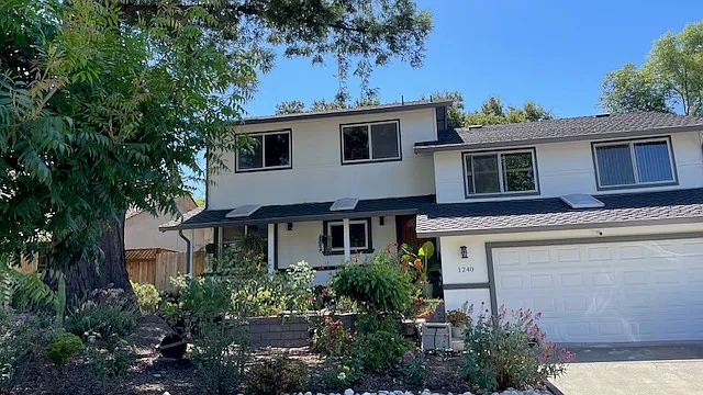 1240 Oak Knoll Dr — Photo 1