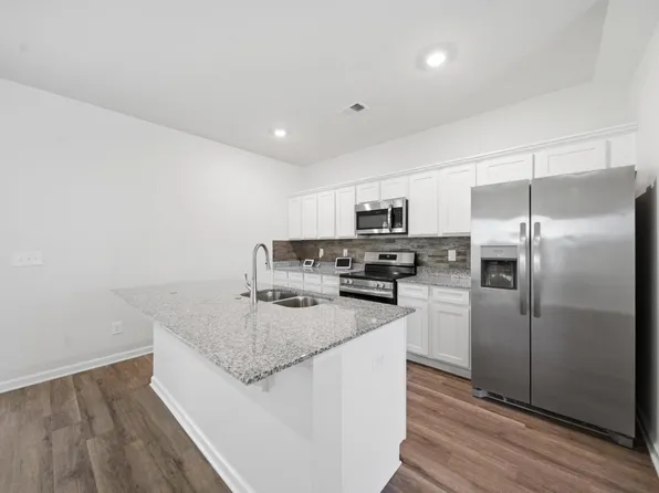 828 Yellow Swan Ln, Columbia, SC 29210