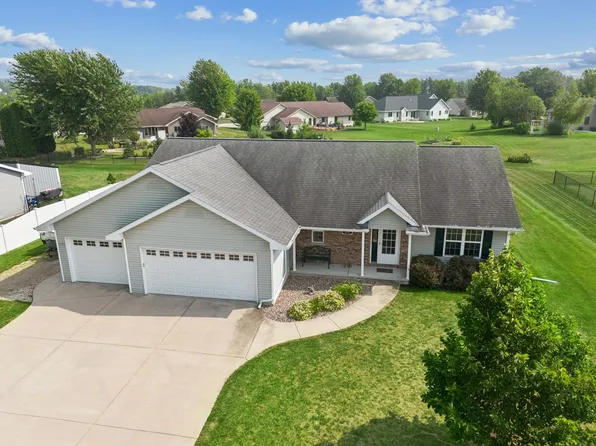 388 Wooden Shoe Cir, Kaukauna, WI 54130