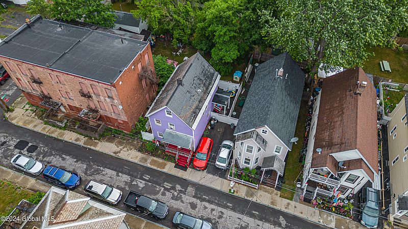 2nd image of 1157 Hilderbrandt Avenue