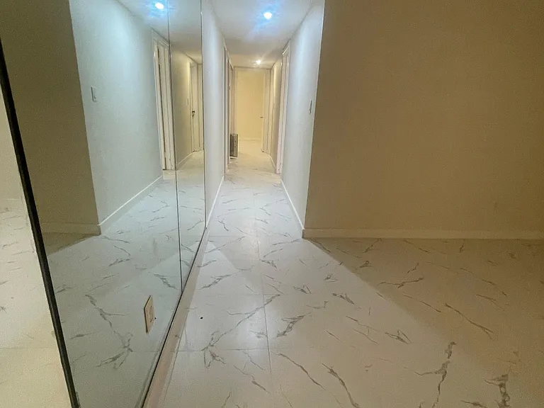 Hallway to bedrooms