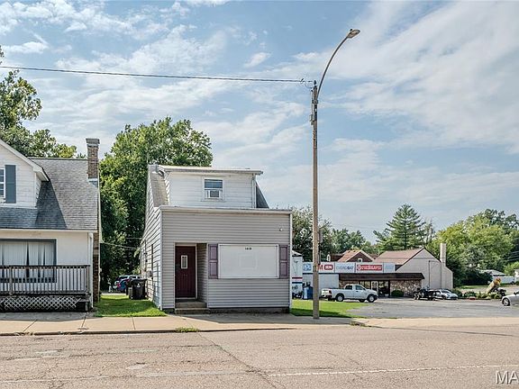 3rd image of 1610 W Main St