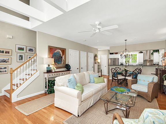 4th image of 19 Winding Brook Lane S #19