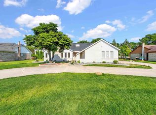 6769 Brookeshire Dr, West Bloomfield, MI
