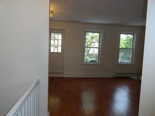 Rented by Halvatzis Realty | media 4