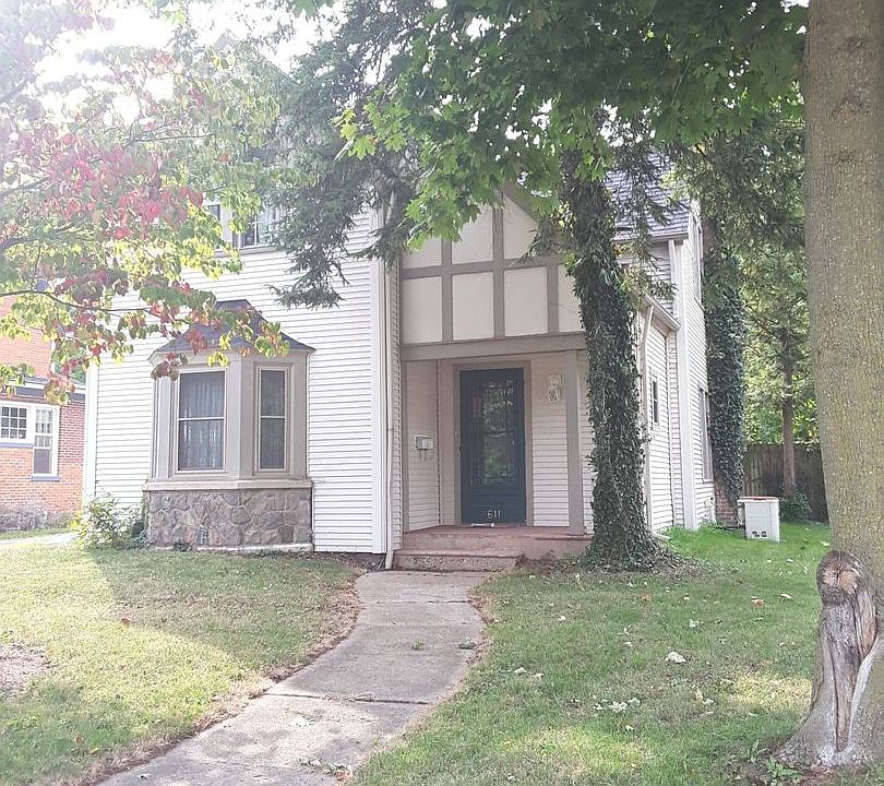 1st image of 611 S 8th St
