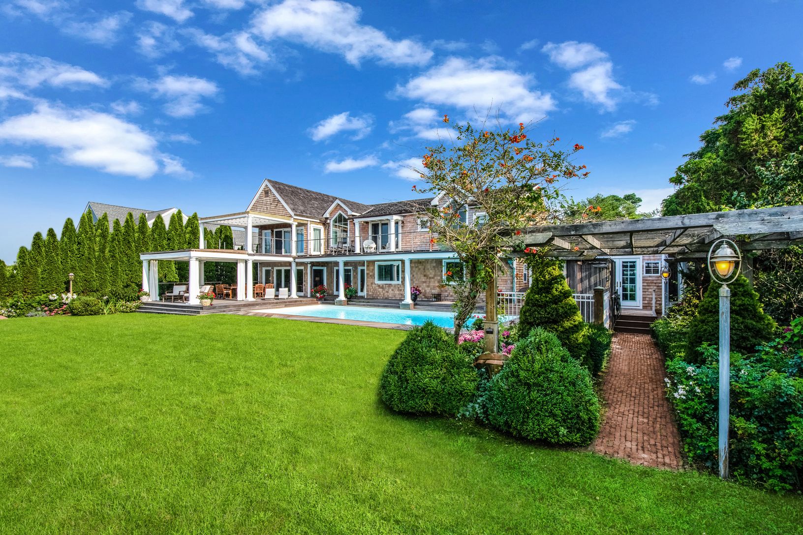 WATERSIDE LAWN & GARDENS