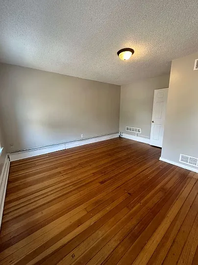 3 bed, 1000 sqft, $1,750 — Photo 3