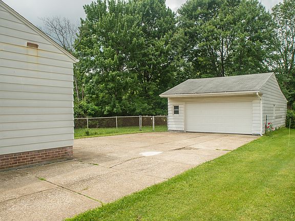 3rd image of 6174 Stearns Rd