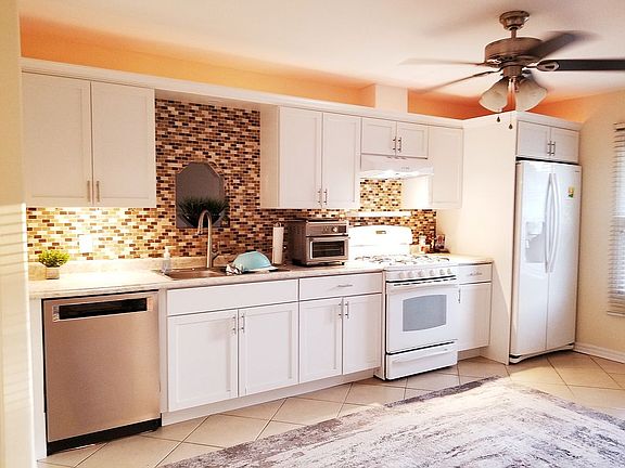 5th image of 1625 Vine Ct