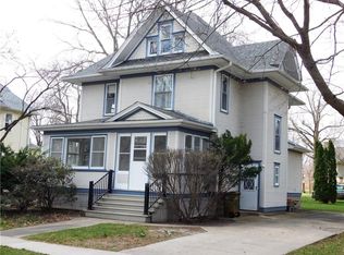 1323 Elm St, Grinnell, IA 50112