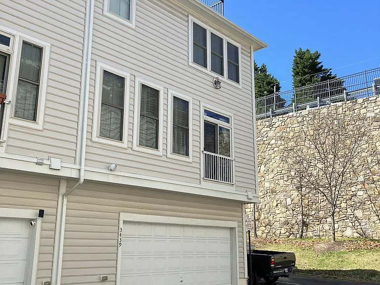 3439 Kemper Rd — Photo 40