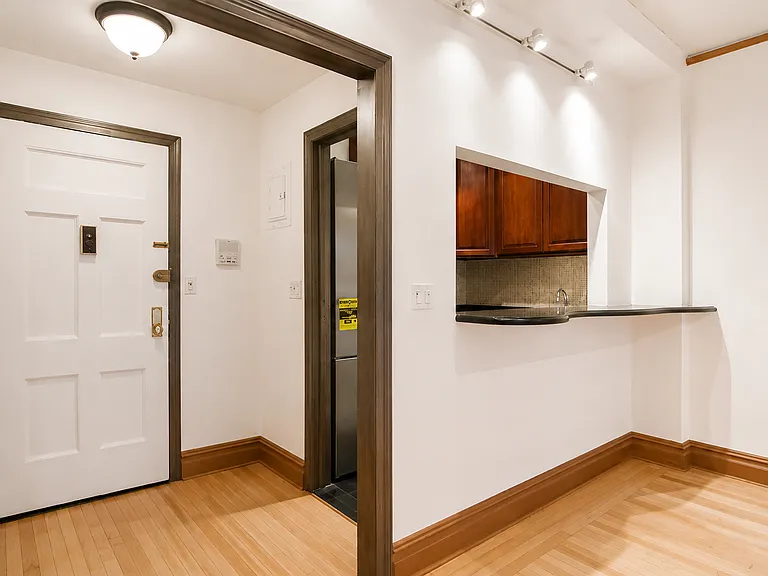 145 W 58th St #10E — Photo 5