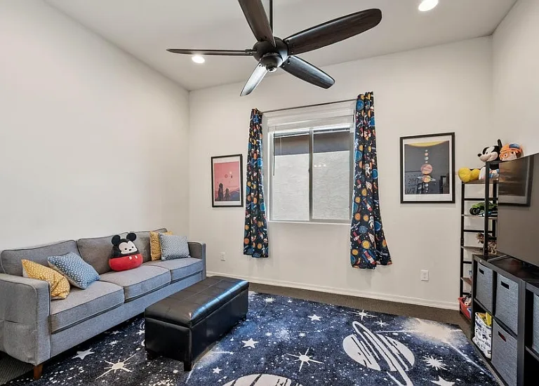 719 E Danum Valley Dr — Photo 17