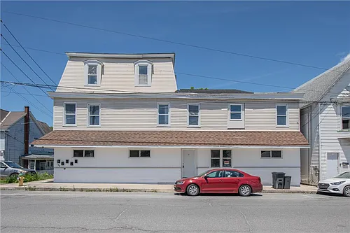 149 W Ridge St #1B Photo 1
