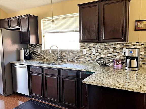3rd image of 935 Wintercrest Ct