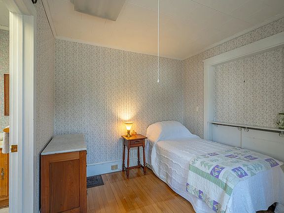 5th image of 259 Grove St #1