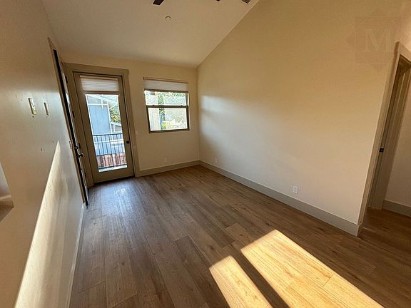 4th image of 1735 Laurel Ave #102