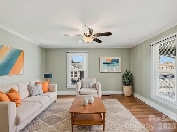 61 27th St NW, Hickory, NC 28601