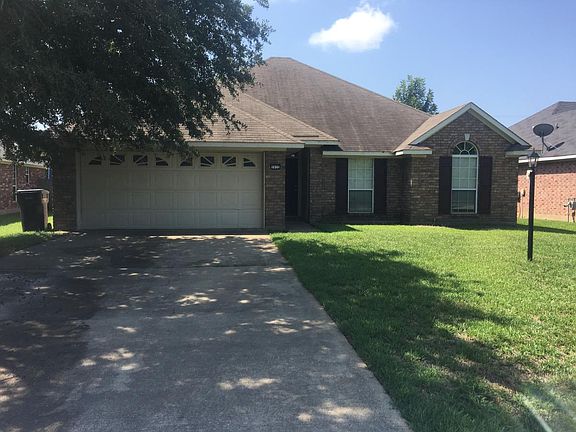 2nd image of 2932 Le Oaks Dr