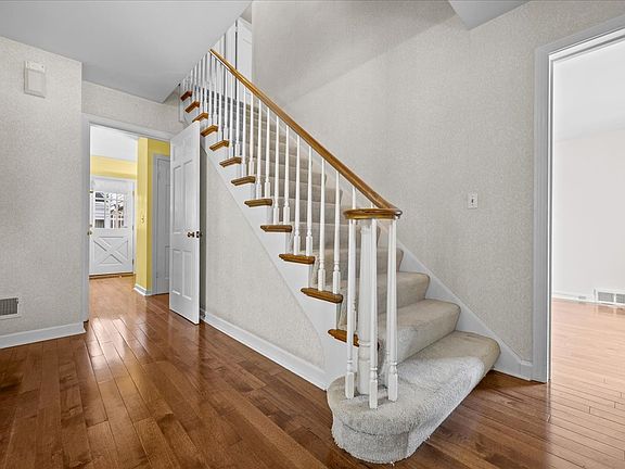 3rd image of 1523 Tower Rd