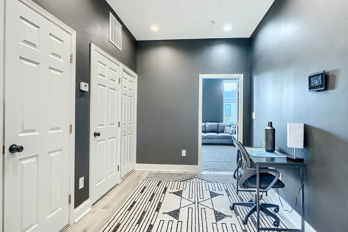 Building Photo - 613 N Carrollton Ave #C