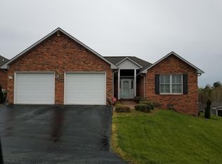 77 Finch Ct, Martinsville, VA 24112