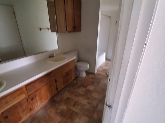2nd image of 505 Hackberry St #18
