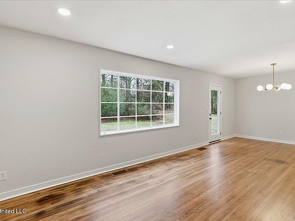 4th image of 107 Murial St