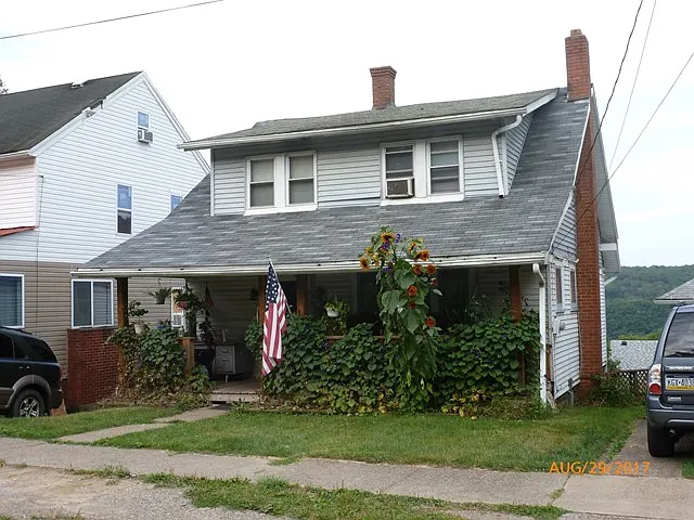 288 Linden Ave photo 1