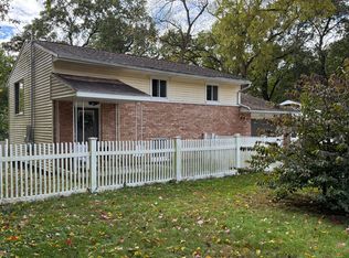 1117 Westlake Woods Dr, Springfield, MI 49037