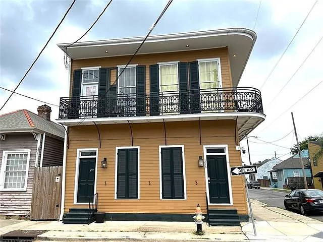 1039 Marais St #4