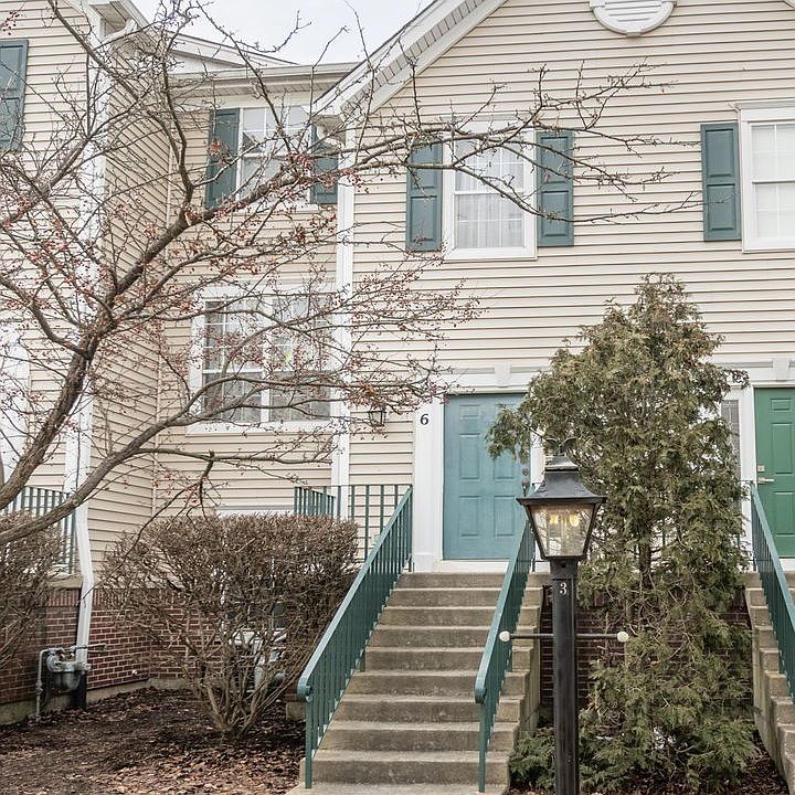 1st image of 2447 Courtyard Cir Unit 6