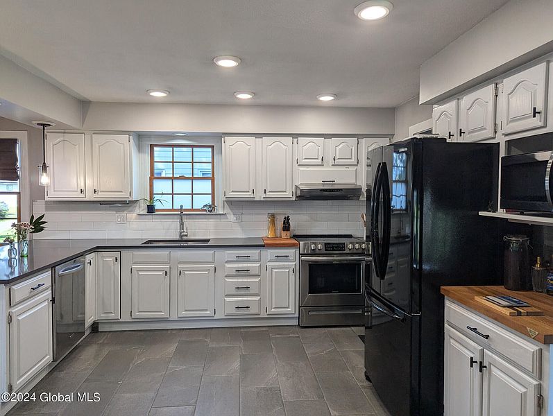 2nd image of 159 Cottage Avenue