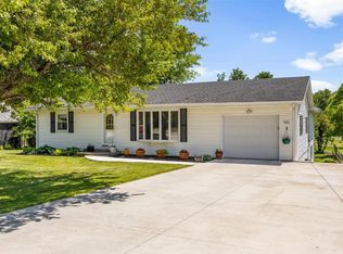 996 County Home Rd, Springville, IA 52336