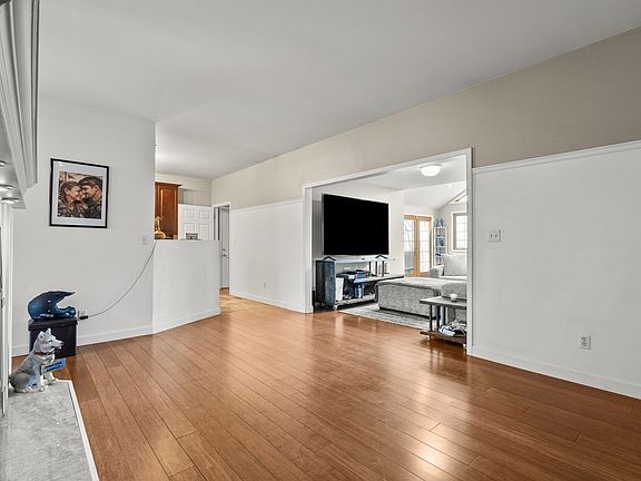 4th image of 301 Fuller Ave