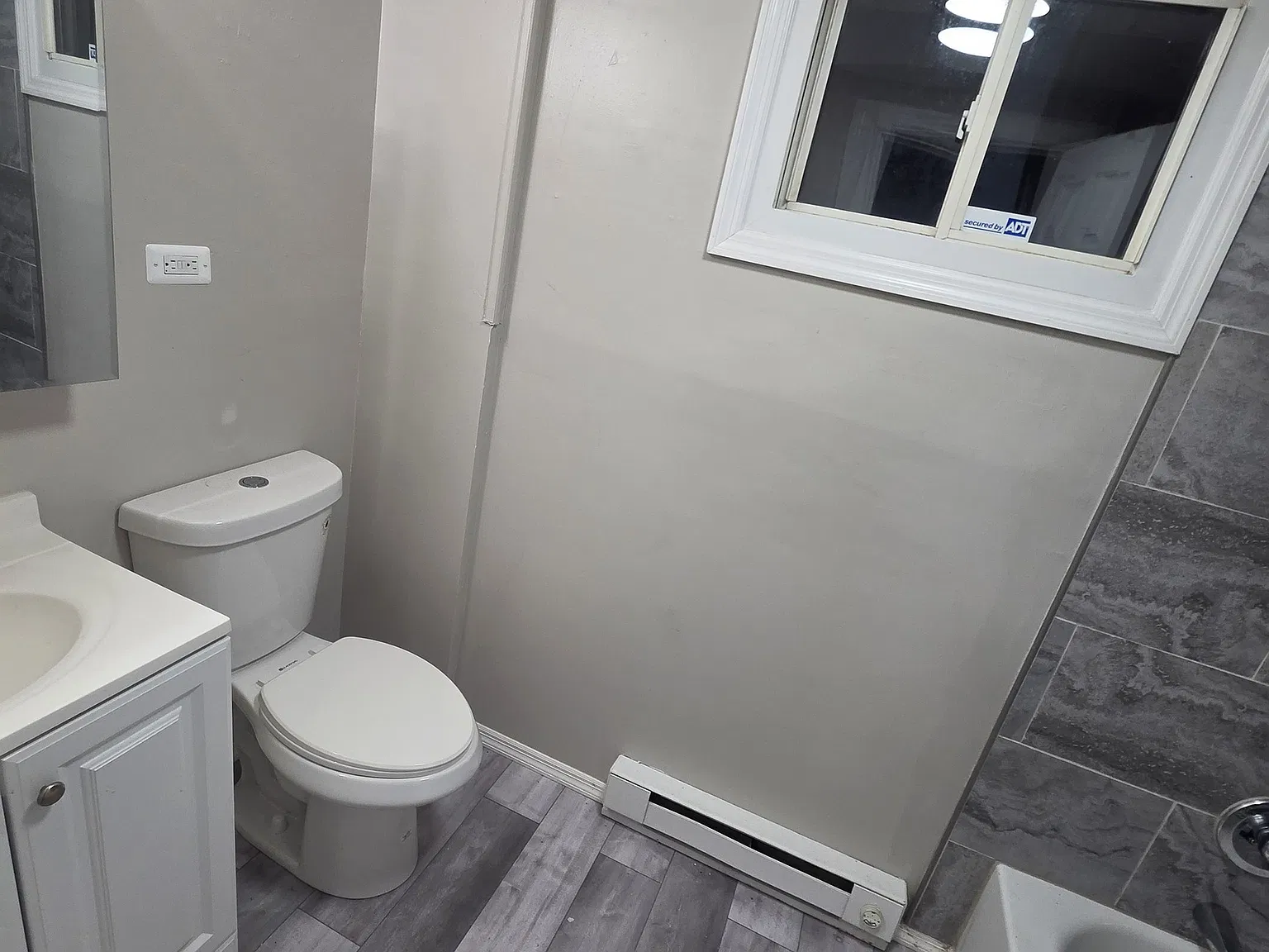 3 bed, 1.0 bath, 1520 sqft, $1,700 — Photo 2