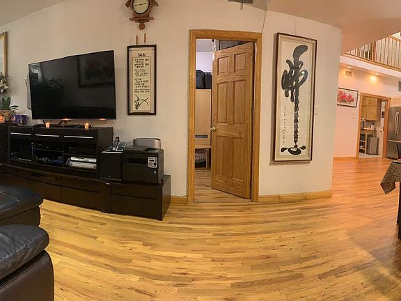 2nd image of 6210 Woodside Ave APT 111
