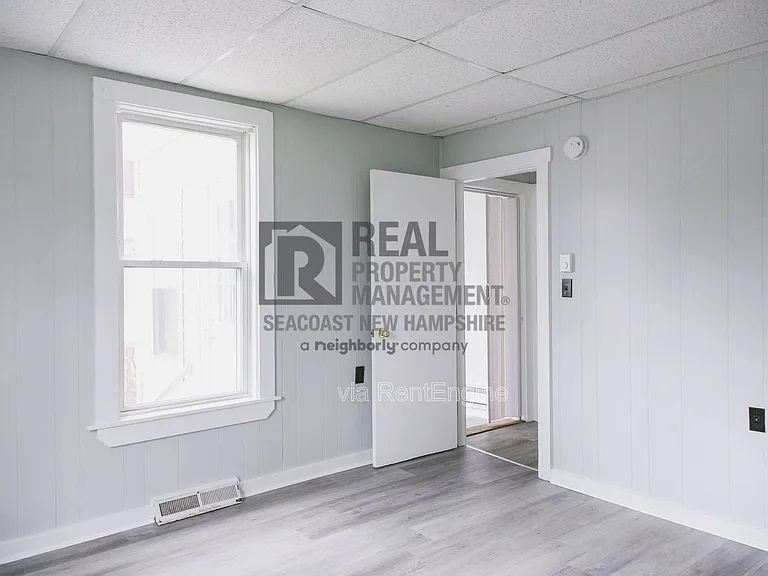 27 Rochester St #A — Photo 9
