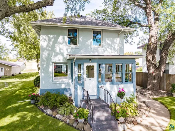 211 4th St, Proctor, MN 55810