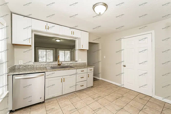 43 Woodrow Ave — Photo 7