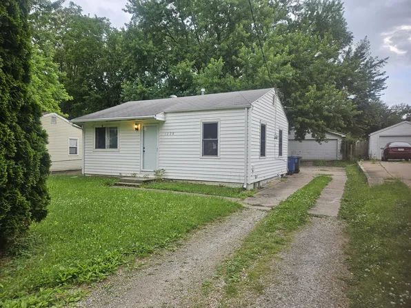 1228 E 37th Ct, Des Moines, IA 50317