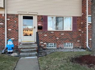 9690 Cornell St, Taylor, MI 48180